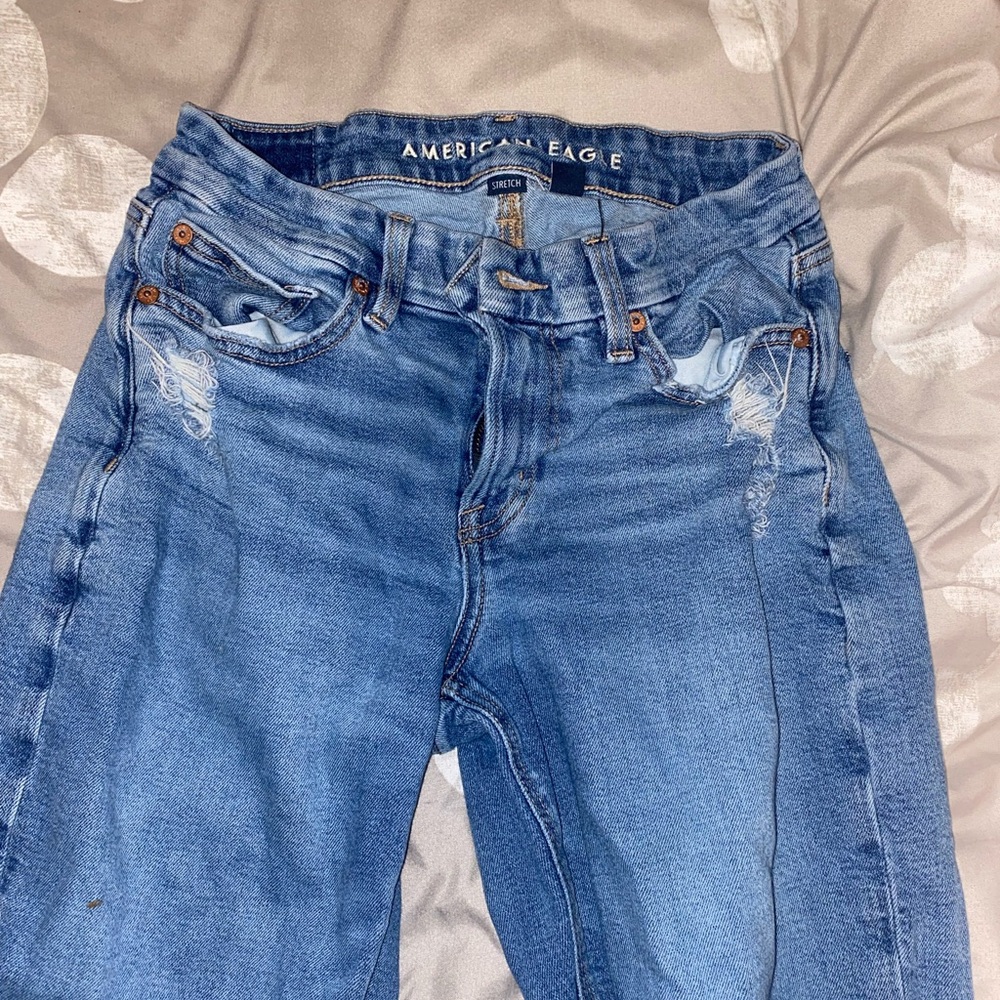 American Eagle straight Legged ripped jeans size 4